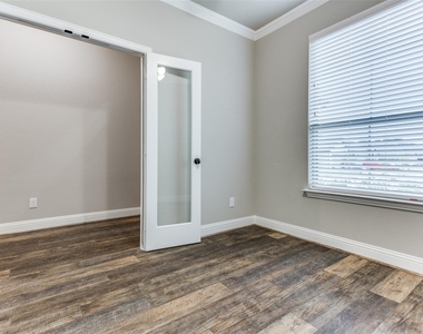 506 Weston Street - Photo Thumbnail 3