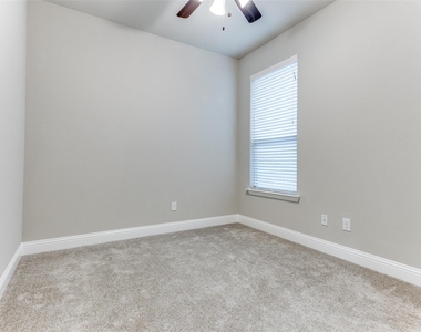 506 Weston Street - Photo Thumbnail 6