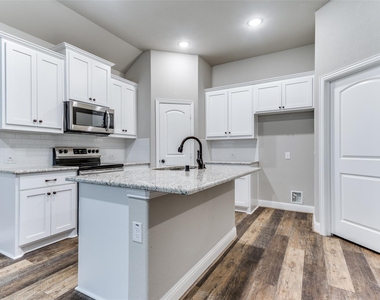 506 Weston Street - Photo Thumbnail 2
