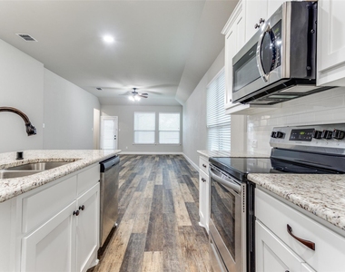 506 Weston Street - Photo Thumbnail 1