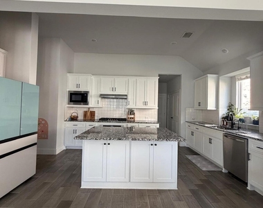 6228 White Creek Drive - Photo Thumbnail 10