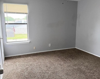 5901 Shadydell Drive - Photo Thumbnail 5