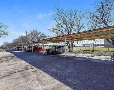 5901 Shadydell Drive - Photo Thumbnail 9