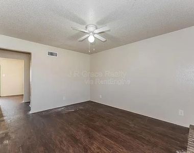 5901 Shadydell Drive - Photo Thumbnail 6