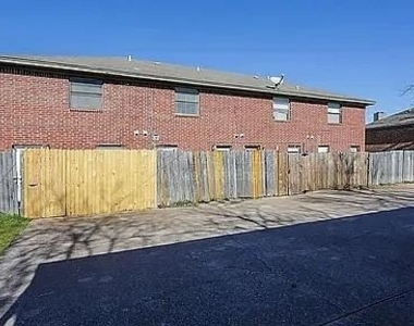 5901 Shadydell Drive - Photo Thumbnail 8
