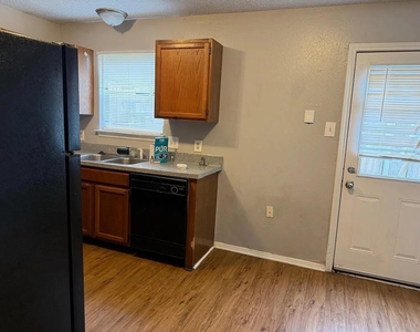 5901 Shadydell Drive - Photo Thumbnail 2
