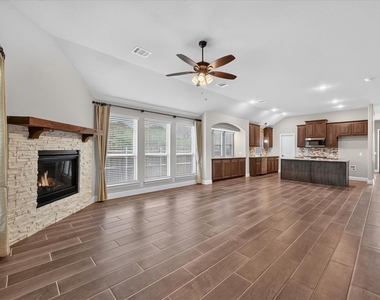 1941 Silverleaf Drive - Photo Thumbnail 5