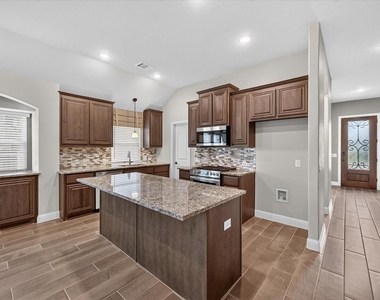1941 Silverleaf Drive - Photo Thumbnail 10
