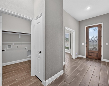 1941 Silverleaf Drive - Photo Thumbnail 3