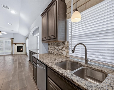 1941 Silverleaf Drive - Photo Thumbnail 12