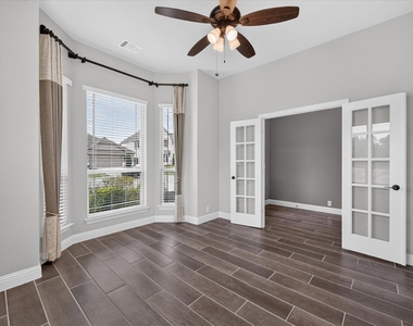1941 Silverleaf Drive - Photo Thumbnail 15