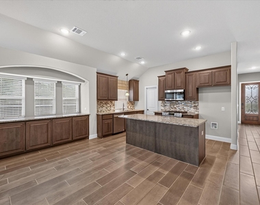 1941 Silverleaf Drive - Photo Thumbnail 11