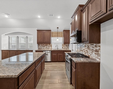 1941 Silverleaf Drive - Photo Thumbnail 9