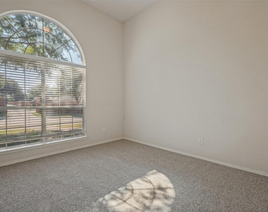 1021 Cherry Hill Lane - Photo Thumbnail 8