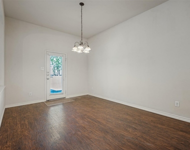 1021 Cherry Hill Lane - Photo Thumbnail 2