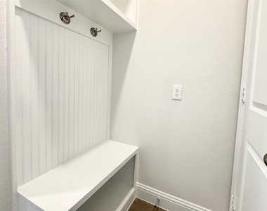 7856 Manilla Drive - Photo Thumbnail 24