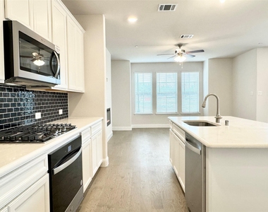 7856 Manilla Drive - Photo Thumbnail 4