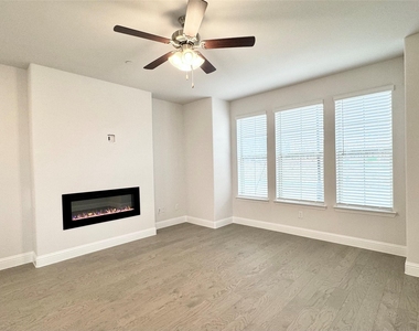 7856 Manilla Drive - Photo Thumbnail 2