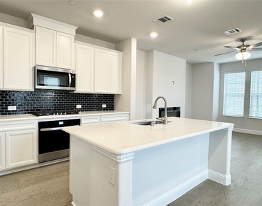 7856 Manilla Drive - Photo Thumbnail 5
