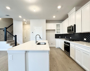 7856 Manilla Drive - Photo Thumbnail 3