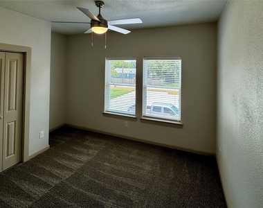 207 W Cloud Street - Photo Thumbnail 6