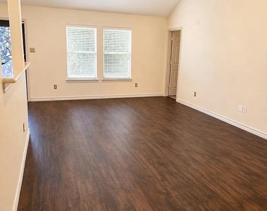 1207 Fox Trail Drive - Photo Thumbnail 9