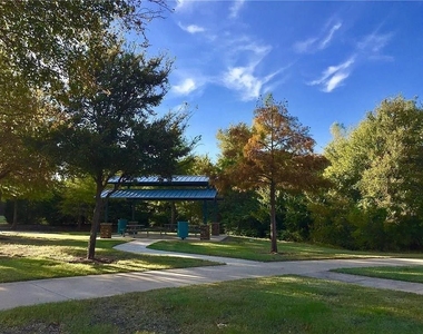 1207 Fox Trail Drive - Photo Thumbnail 23