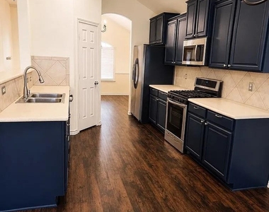 1207 Fox Trail Drive - Photo Thumbnail 6