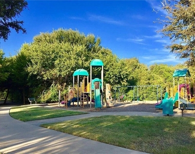 1207 Fox Trail Drive - Photo Thumbnail 22