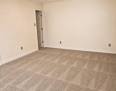 1207 Fox Trail Drive - Photo Thumbnail 15