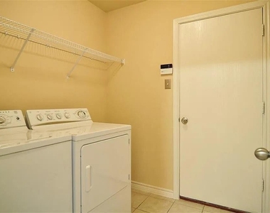 1207 Fox Trail Drive - Photo Thumbnail 19
