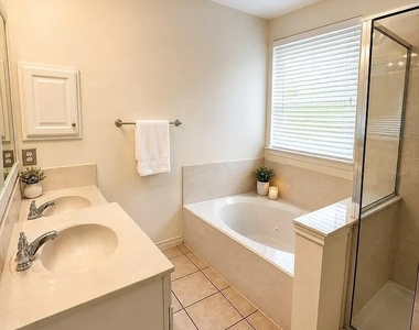 1207 Fox Trail Drive - Photo Thumbnail 17