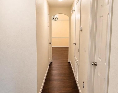 1207 Fox Trail Drive - Photo Thumbnail 8