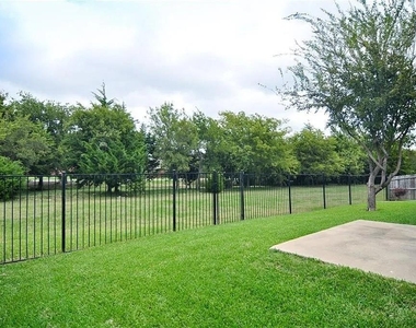 1207 Fox Trail Drive - Photo Thumbnail 21