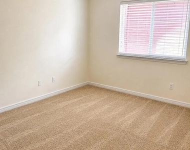 1207 Fox Trail Drive - Photo Thumbnail 12