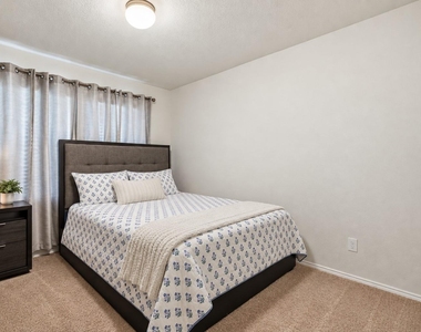 328 Falling Star Drive - Photo Thumbnail 12