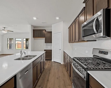 2067 Hearn Drive - Photo Thumbnail 8