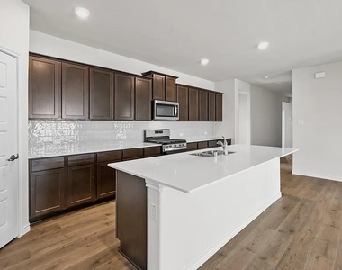 2067 Hearn Drive - Photo Thumbnail 3