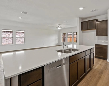 2067 Hearn Drive - Photo Thumbnail 6