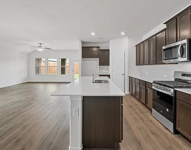 2067 Hearn Drive - Photo Thumbnail 7