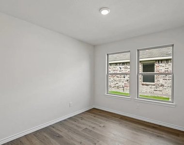 2067 Hearn Drive - Photo Thumbnail 15