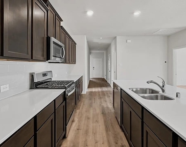 2067 Hearn Drive - Photo Thumbnail 9