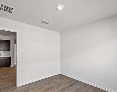 2067 Hearn Drive - Photo Thumbnail 20