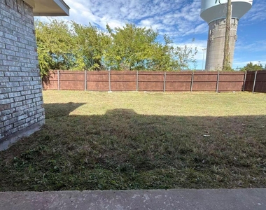7213 Colgate Lane - Photo Thumbnail 14