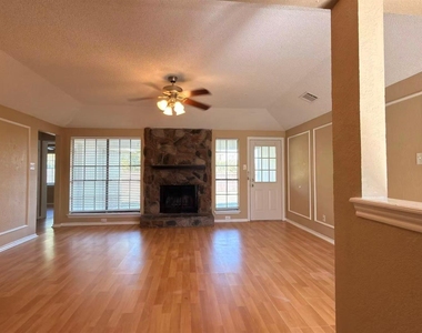 7213 Colgate Lane - Photo Thumbnail 3