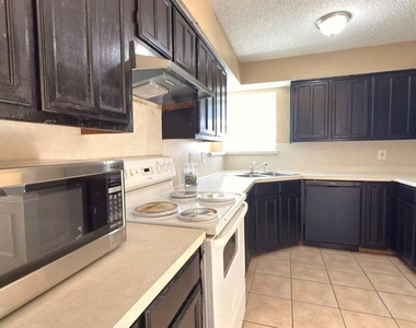 7213 Colgate Lane - Photo Thumbnail 7