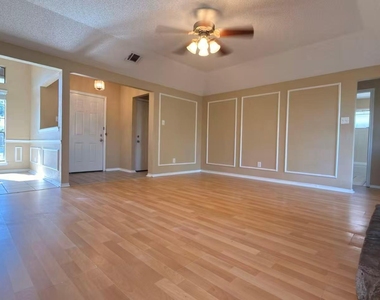 7213 Colgate Lane - Photo Thumbnail 2