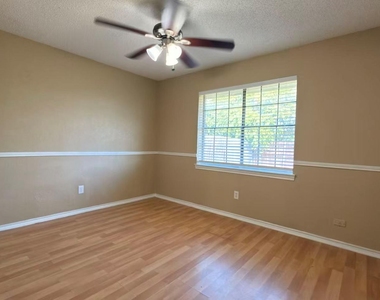 7213 Colgate Lane - Photo Thumbnail 11