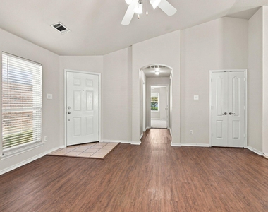 6425 Regina Drive - Photo Thumbnail 5