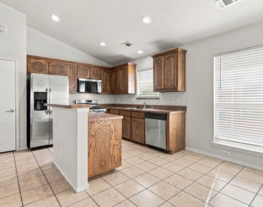 6425 Regina Drive - Photo Thumbnail 7